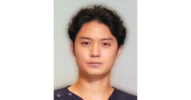 “穏やか”なまなざしに心ほどける…磯村勇斗、“車椅子を体験中”の姿に「かっこいい」<クロスロード>