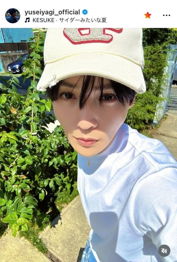 【写真】八木勇征、“つぶらな瞳”で見つめる白キャップ姿