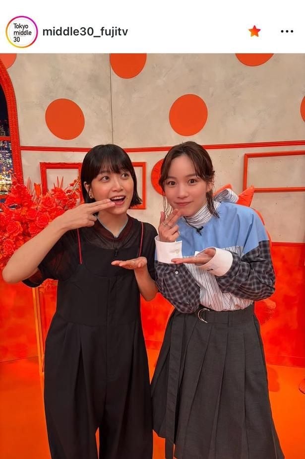 【写真】“エア食べる”ポーズがキュート…深川麻衣＆のん、そろった仕草
