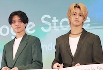 永瀬廉＆高橋海人が「Google Store 表参道」オープンを祝福　永瀬のテープカットを優しく見守る場面も