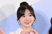 NiziU・MIIHI、スポーティー×ガーリーなコーデ＆独特の世界観あふれる“エモい”ショットに「儚い」「完璧優勝」の声