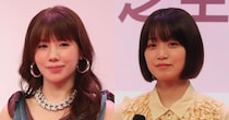 仲里依紗＆深川麻衣、お揃いのあみあみトップスで“編みポーズ”をつくる仲良しショットが「かわいい」＜Tokyo middle 30＞