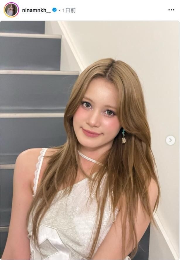 【写真】レーストップスを纏ったNiziU・NINA、優しく微笑むショット