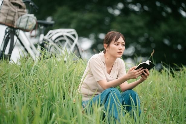 内田理央“莉乃”「松島苑子、私の…」“松島苑子”の正体を知り、全てを知る紺野まひる“文枝”に近づく<夫を殺したはずなのに>