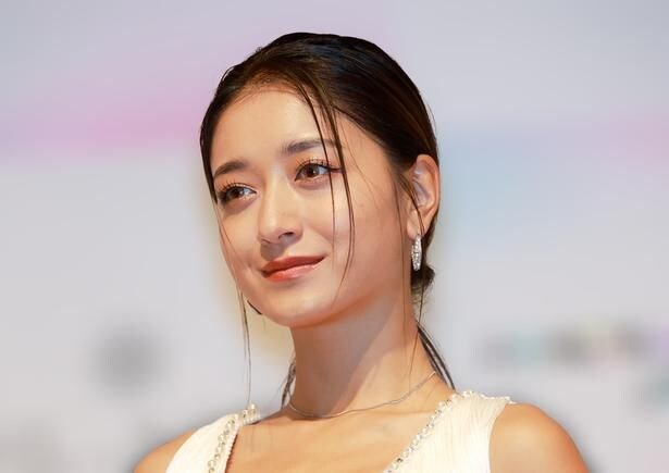 みちょぱ、息子抱いたママショット披露に「変わらずめっちゃ綺麗」「ママの顔だ」称賛の声