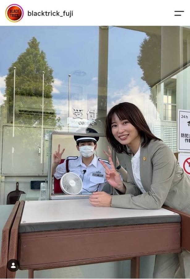 【写真】志田未来&春本ヒロ、受付前でかわいいピースショット