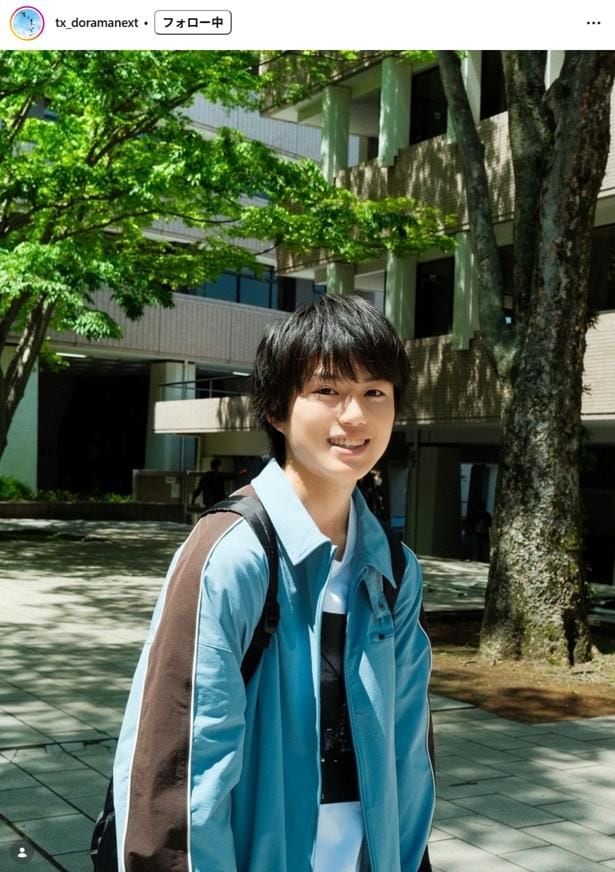 【写真】夏の日差しにも負けないまぶしい笑顔を浮かべる奥智哉