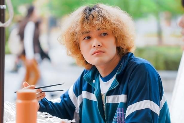加部亜門演じる配信者・勝次応助