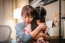 「出てけ！」「不倫女！」悪意に満ちた誹謗中傷の張り紙…標的は宇垣美里“明日香”へと向けられる＜おちたらおわり＞