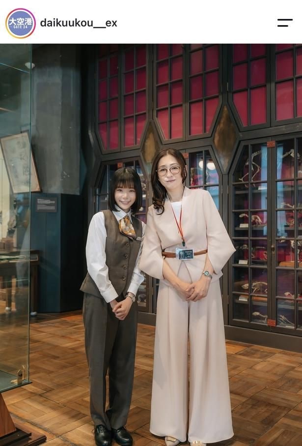 【写真】趣里&松雪泰子、“思い出の博物館”で寄り添う全身2ショット