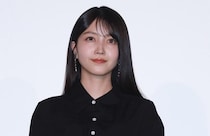 久保史緒里、ぬいぐるみを手にした“デコ出しショット”に「宮城の女神！」「かわいい」の声＜告白－25年目の秘密－＞