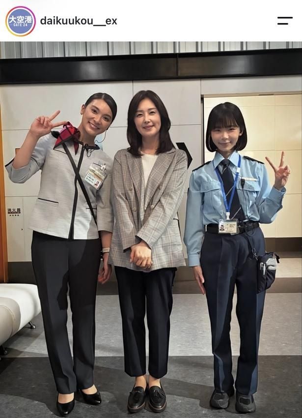【写真】趣里&秋元才加、“恩師”役・笛木優子の両サイドに立ち笑顔でピース