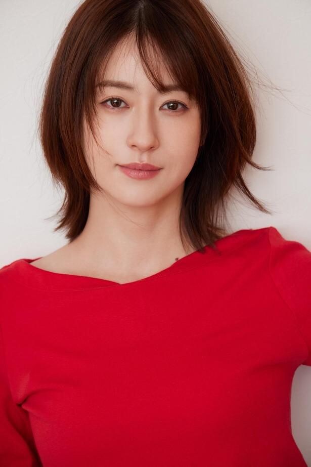 松本若菜が、劇中番組のナレーションでサプライズ出演　勝地涼“紺太”の密着VTRへの毒舌ナレーションに反響＜バカンスの法則＞