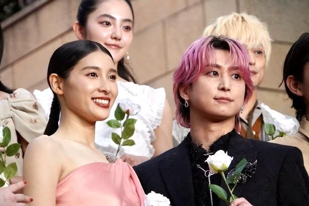 佐久間大介、土屋太鳳をエスコートし登壇「太鳳ちゃんがいるなら二つ返事で出演しようと」再共演への思い明かす＜マッチング TRUE LOVE＞