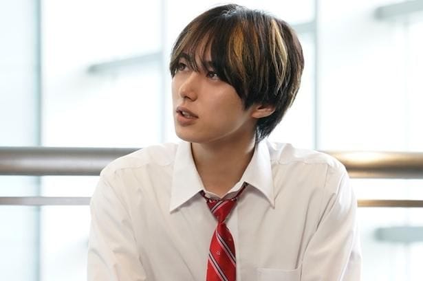 尾崎匠海“岩崎くん”の衝撃の過去に「闇落ち」「泣きそう」と反響でトレンド入り＜親愛なる夫へ＞
