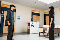 野村周平“津村”、珍しい血液型の森川葵“由梨”の息子の輸血に「オレの血を使って。オレも同じです」＜マイ・フィクション＞
