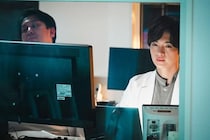 玉森裕太“祐介”、忌まわしい事件の記憶消去を拒む田牧そら“ゆず季”に「キミは笑顔になっていいんだ」＜マイ・フィクション＞
