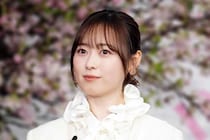 福原遥、両手で口元を覆う“愛らしい”アップショットに「天使すぎませんか…？」「色白でとにかくキレイ」と反響
