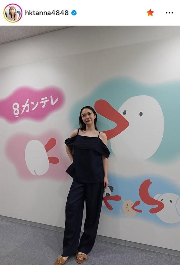 【写真】肩に細紐の“オフショル風”トップス…村重杏奈、ブラックコーデ