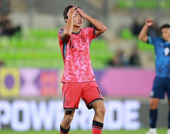 「イライラする」韓国が最下位でGS敗退危機…退場者を出したパラグアイと痛恨ドローに韓メディアは不満「崖っ淵に追い込まれた」【U-20W杯】