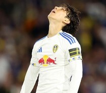 「早ければ１月」昇格の立役者がまさか！出番減の日本代表MF、退団の可能性を現地報道「落胆すれば…」