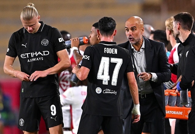 「不当だ。我々が先にボールに触れたのにPK献上」マンC指揮官ペップが不満露わ！微妙な判定で南野所属モナコと２－２ドロー【CL】