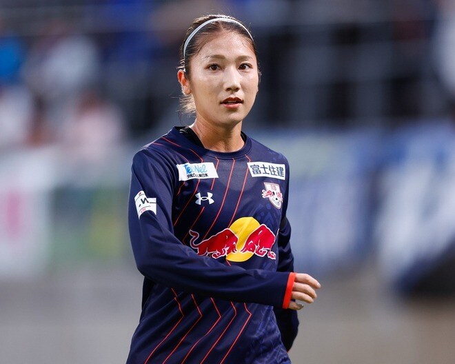 「エクボが可愛い」大宮W・仲田歩夢の最新ショットにドキッ！ オリーブ系でおまかせ「大人な感じ」「オシャレ番長進化してる」