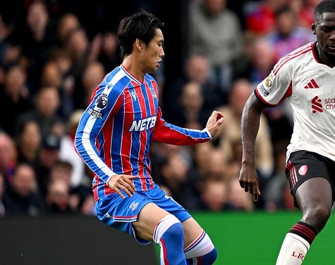 「卓越している」なんと！プレミアの月間MVPに選出された日本代表MFを英大手メディアが称賛！２年目で覚醒、３位躍進に大貢献でクラブは契約延長を打診か