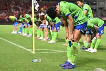 東京Vに敗れて７連敗。試合後にゴール裏から送られた檄と拍手を、湘南の選手や監督はどう受け止めたのか。鈴木章斗は「僕らは何も言えないし、やるしかない」