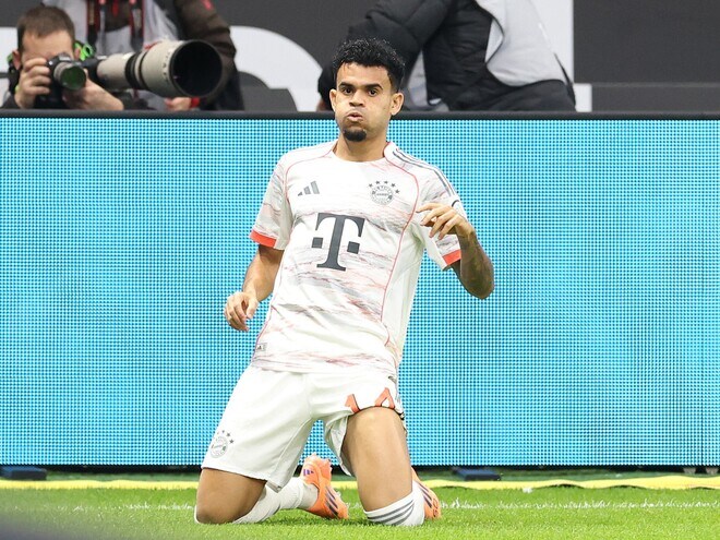 王者バイエルンが衝撃の開始14秒弾！ フランクフルト戦、キックオフの流れからディアスがネットを揺らす