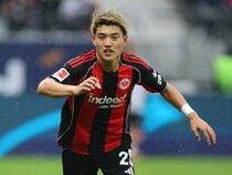 「不運だった」“幻の同点弾”の起点になるなどドイツ王者相手に奮闘した堂安律。地元メディアの評価は？「右サイドで機敏に動いた」