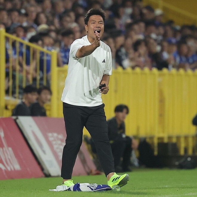 相手も引っ張ってるじゃないか――マリノス指揮官がジャッジに憮然。谷村の得点は取り消し、角田は負傷交代「足にくっきりスパイクのあとがある」