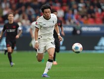 ドイツ古豪が開幕５戦未勝利でまさかの最下位。無得点と苦しむ日本代表FWのプレーに溜息とブーイングが…【現地発コラム】