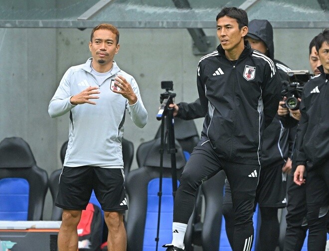 「彼に厳しく言えるのは自分しかいない」日本代表の長谷部誠コーチが39歳・長友佑都について“本音”「ピッチ上でもっとやらなければ…」