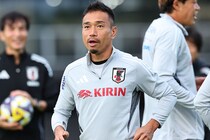 「正直、厳しい」「チームプランが覆る大ピンチ」遠藤不在を嘆く声がある中、長友佑都は“キャプテン離脱”をどう捉えた？【日本代表】