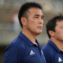 U-20W杯視察のためチリに向かう機内で。JFAが影山技術委員長解任の経緯を説明。「関係各所を通して拘束されていることを把握した」