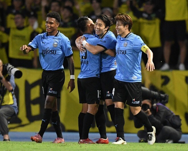いずれも２点差で先勝。川崎がホームで柏に３発快勝、広島は敵地で横浜FCを２－０でくだす【ルヴァン杯準決勝第１戦】