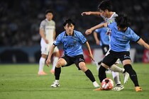 辛い復帰戦での負傷。足を引きずりながらプレーした川崎・大島僚太の姿を目にしたキャプテンの脇坂泰斗が取った行動