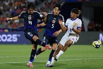 「強い」「かなり攻めてる」船越ジャパンが強豪フランス相手に猛攻！ ポスト直撃シュートも…前半の戦いぶりに「そろそろ点欲しい」などの声【U-20W杯】