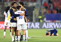 「奇跡の勝利」「日本は最後の仕上げで技術と運不足」バーに救われ、ポストに救われ、123分弾で――仏メディアが伝えた大苦戦ぶり【U-20W杯】