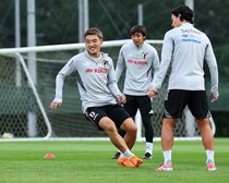 堂安律のシャドー起用。得点力不足の解消で大きな切り札に。主軸の南野拓実が貴重な話【日本代表】