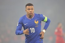 「意味不明」「えぐすぎる」フランス代表エムバペの“５人抜き衝撃弾”に脚光「これがワールドクラス」【W杯欧州予選】