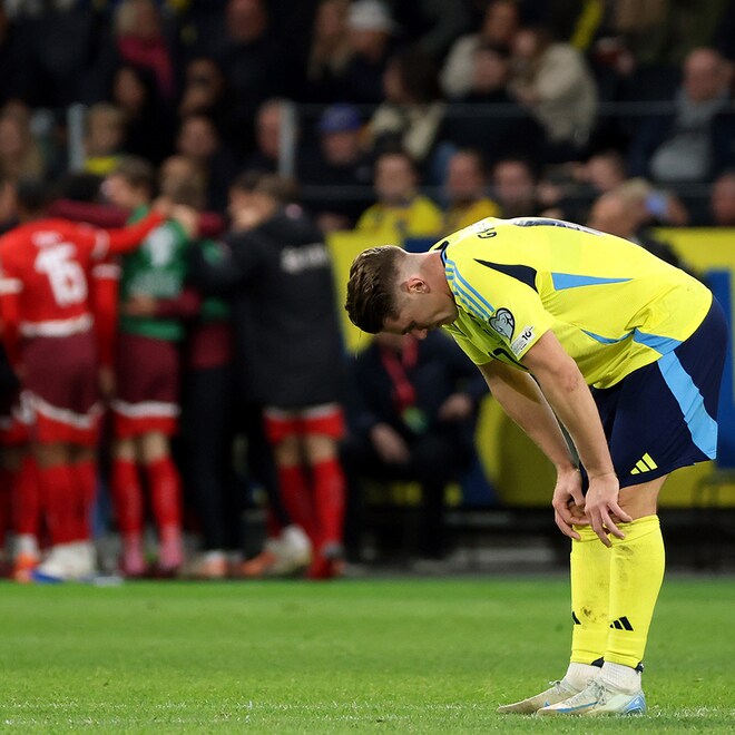 「職務怠慢」トマソン監督の采配を断罪。最下位転落スウェーデンの惨状に母国メディアが糾弾「ベテランvs若手の対立構図」【W杯欧州予選】