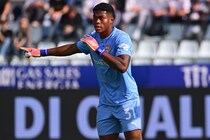 セリエA名門が日本人守護神に興味？ 退団濃厚のフランス代表GKの後釜に「動向を追っている」と現地報道