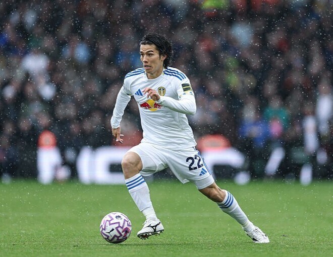 「デュエル勝率は23.8％」プレミア昇格の立役者だった日本代表MFはなぜ控えに降格したのか。英メディアが指摘　「焦って放出すべきではない」とも