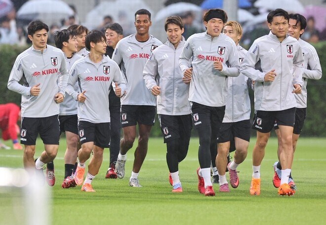 １人離脱の日本代表、ブラジル戦に向けて前々日練習を実施。久保建英も全体トレーニングに加わる