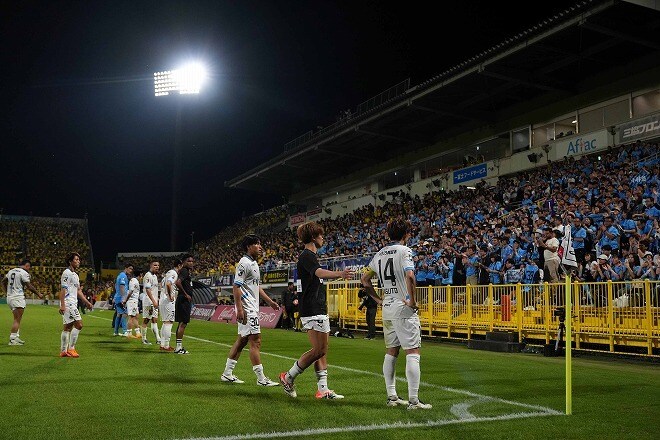 柏に大逆転負けでルヴァン決勝への道が潰えた川崎。一発退場、対照的な交代策、改善できなかった課題...敗退の裏側とは