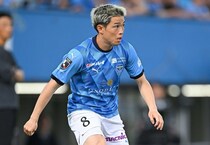 「えぐい弾道」「痺れた」豪快ミドル炸裂！ 横浜FCの26歳MFが決めた衝撃ゴラッソに脚光！「とんでもないシュート」【ルヴァン杯】