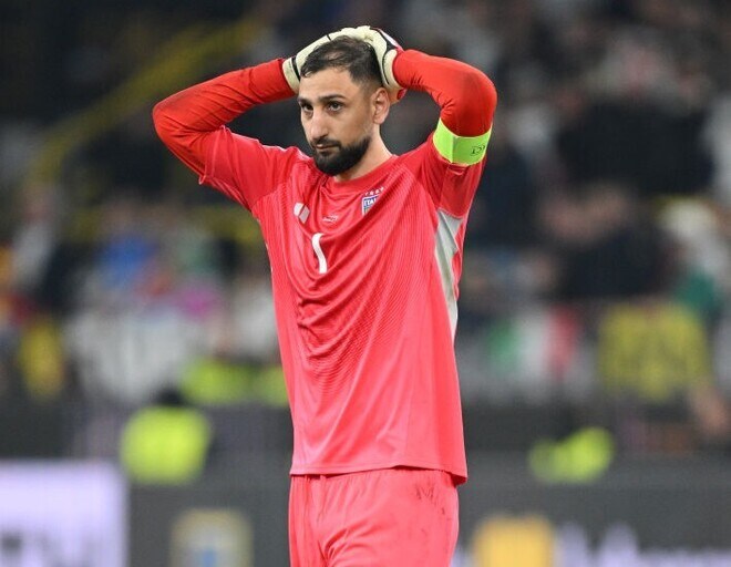 「現実なのか」「世界が崩落」首位通過が絶望的なイタリア代表、主将が犯したまさかの“ポロリ”を母国メディアが酷評「最もセンセーショナルなミス」