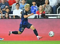 「大きな痛手だ」名門の日本人FW、“代表離脱”に地元メディアが嘆き「監督の懸念になる」